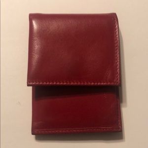 Sisterhood of the traveling wallet!